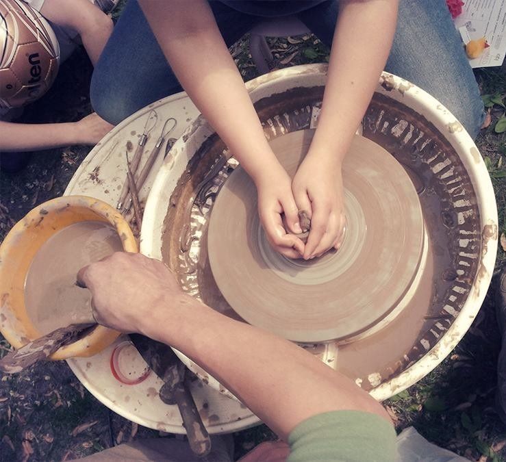 SOBOTA (7 marca), godz.: 14:30-16:00 
CERAMIKA I GARNCARSTWO  warsztaty rodzinne
Wiek uczestników